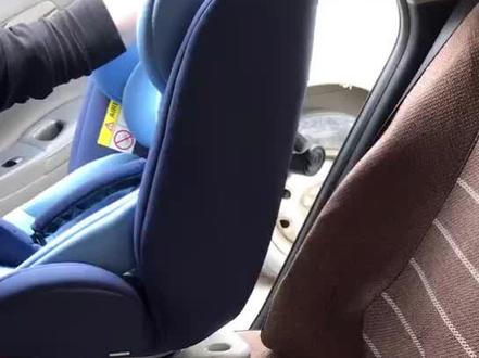 本期教您如何安装带ISOFIⅩ接口的安全座椅(此款360度自由旋转,165度坐躺可调,正反向双重安装模式)上