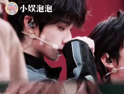 王橹杰 穆祉丞
幸福落在穆橹的掌心