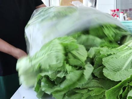 教你在家做梅干菜,1次买20斤腌制起来,方法简单,放一年不会坏