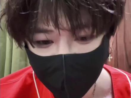 不听小蒸汽的话,可是会被吃嘴子的哦~@𝑇.不争ᴷᵁ 争慌了吧哈哈哈哈,感谢佳姨预告@𝑇.白佳♈️⁴⁰²
#听潮阁不争 #听潮阁二创 #2025抖音嘉年华不争 #向全世界安利 #抖音直播盛典