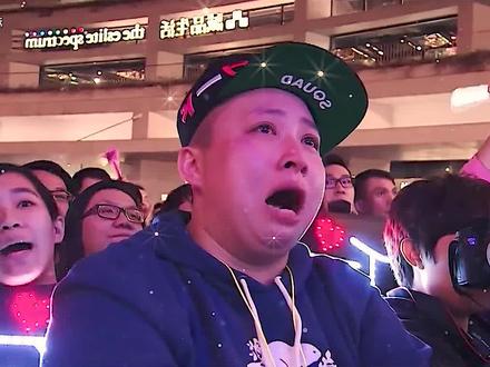 大哥经历过什么才会哭的如此伤心#民谣 #扎心 #倒带