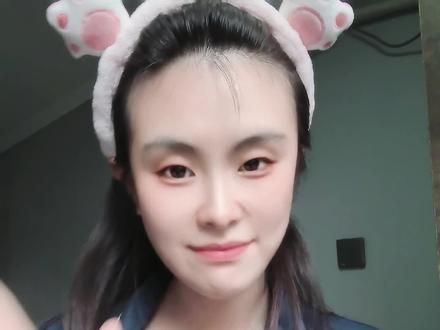 库迪超燃椰青美式 咖啡加浓+冰+不另外加糖
优点:配料表干净,热量低,能补充电解质
缺点:没有咖啡的香,不好喝😭
真的没有瑞幸家的好喝😅
这款是不会回购的咖啡❌
#椰青美式 #库迪咖啡 #咖啡续命 #瑞幸咖啡 #上热门