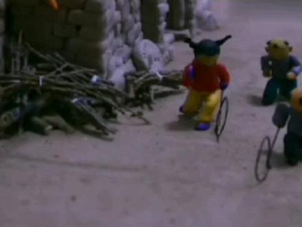 70后 80后 90后 弹弹珠 滚铁球 都是我们的童年回忆!用泥巴捏制拍摄了一个小动画!#沉睡的童年记忆突然攻击我 #童年回忆 #童年动画