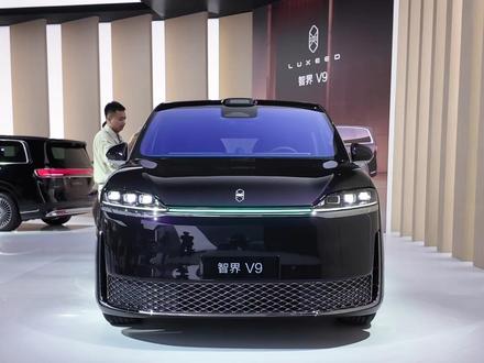 鸿蒙智行的第一台MPV终于来了,你觉得卖多少钱合适?~#智界V9 #MPV科技车皇智界V9