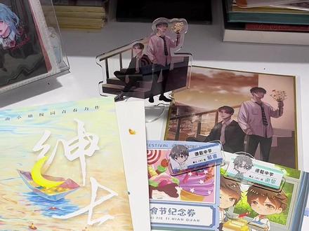 “他是他的堕落与救赎,是他的天堂与地狱。”#校服绅士#校园甜文#曲小蛐