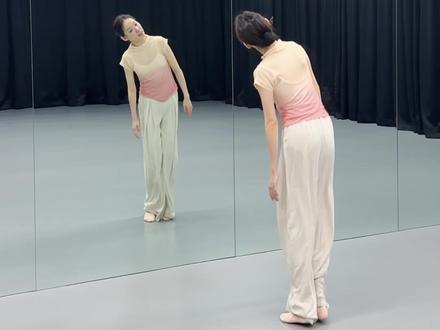 《海绵宝宝抽象舞》 海绵宝宝顺拐舞。
编舞:粥嘻西#海绵宝宝抽象舞 #海绵宝宝舞蹈 #海绵宝宝舞蹈挑战 #零基础学舞蹈