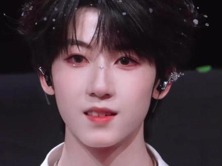 那些私生到底想干嘛啊!#杨博文 #杨博文作业被私生撕了 #抵制私生