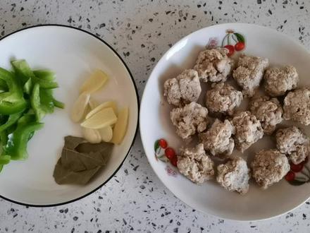 剩下的肉丸别在蒸着吃了,学会这道红烧丸子,全家都夸你是大厨! #在家做美食 #一日三餐人间烟火 #美食vlog