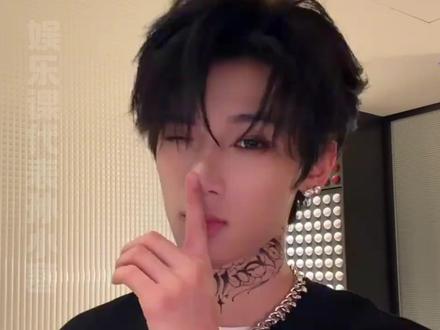 再有一百年也没人能懂,张峻豪和私生之间的“羁绊”#张峻豪 #私生 #时代峰峻 #机场走秀 #路透