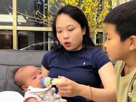 宝宝吃奶时总是打挺,扭来扭去怎么办?如何让宝宝乖乖吃奶