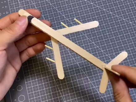 雪糕棒做的飞机,你见过吗#手工diy #自制玩具 #飞机