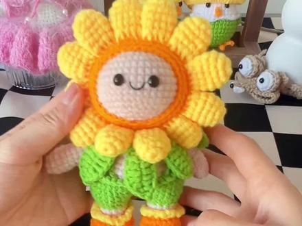 亲手钩一朵向阳而生的小娃娃🌻 心里有阳光,日子永远暖洋洋#新手入门编织教程 #钩织向日葵娃娃 #超详细编织教程 #保姆级编织教程