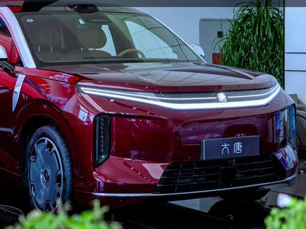 72小时订单破10万,一鸣惊人的大唐到底有什么魔力? 抢先带你沉浸式体验,大唐EV 850km四驱基本型!看完和零跑D19你会选谁?#大唐ev #比亚迪 #懂车帝 @潍坊卓景比亚迪王朝(青州店)