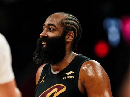 “骑士大胜篮网,莫布里迎来复出完整体的骑士队在哈登的引领下有点挡不住了加油吧”#哈登 #dou来nba #骑士 #米切尔 #篮球