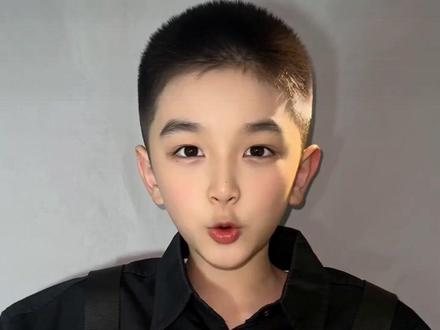 除了黑长直,其他我都喜欢🤩你喜欢哪一个#AI九次发型变装秀 #ai #随便ai随便玩