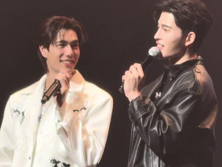 🐼:应该是GMM TheeV!! 🍞:开团秒跟
#pondphuwin #pond #phuwin #清醒一点泰尔先生 #gmmfanfest