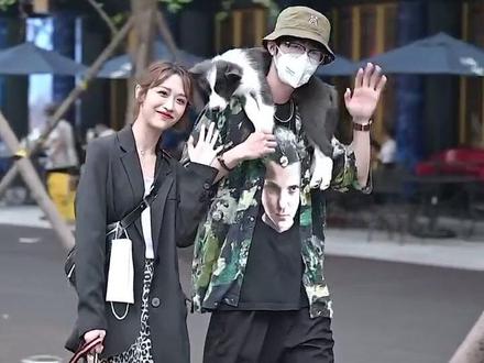 查查和张张带着一家四口,空降太古里了!@查查和张张 @抖音小助手