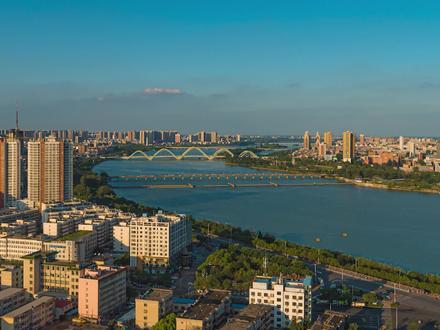 灯光亮起来还是挺好看的#南阳 #淯阳桥 #城市风景 #延时摄影 #南阳爬楼联盟