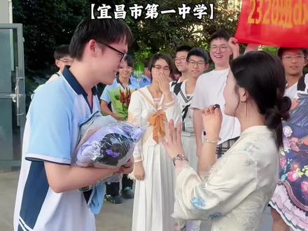 高考收官之战,直击高考现场,采访考生的第一感受!
看得出来大家都很开心啦,愿所有考生圆梦今夏!
#生持人海棠#直击高考现场 #2026高考#高考结束#高考