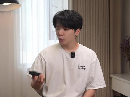 大疆OSMO 360和insta360 X5,谁能杀死比赛! 2025 全景相机王者争霸!大疆 Osmo 360 vs Insta360 X5 深度 PK,看完秒懂怎么选👇
📸外观党速看!
▪️大疆:183g 轻量化设计,镜头模组超吸睛,磁吸快拆接口真的香!上下分舱布局打破常规,操作感拉满~
▪️Insta360:199g 略厚重,竖长造型限制镜头发挥,快拆接口不通用这点真的想吐槽!
💻配置硬核对比
✅传感器:大疆 1/1.1 英寸方形定制 CMOS 碾压 X5 的 1/1.28 英寸,有效成像区域大太多!
✅画质:大疆osmo360 8K 50fps 全景模式 + 5K 60fps 单镜头,X5 是 8K 30fps+4K 60fps
✅细节:大疆自带 105GB 内存(全景党狂喜!),X5 需另购存储卡;大疆 10bit 色深 + d-logm 模式,后期空间完爆 X5 的 8bit
🌃实拍画质暴击
▫️大光比场景:大疆动态范围碾压!天空细节恢复速度比 X5 快不少,逆光场景云层纹理清晰可见
▫️夜景表现:X5 有轻微偏色,红色易泛白,大疆色彩还原更真实
▫️高像素优势:大疆 1.2 亿像素照片 vs X5 7200 万
🎞️后期 & 生态
❌大疆短板:DJI Mimo app 功能不如 Insta360 丰富,AI 玩法较少,求工程师加速更新!
⭕大疆绝杀:电池 / 磁吸配件和 Action 系列通用!DJI MIC 直连超方便,d-logm 曲线让多设备调色统一
💰性价比之王是谁?
大疆 2999 vs X5 3798,差价 800 元但产品力差了一代!
👉大疆用户闭眼冲,配件通用太香
👉Insta360 老粉也建议换门,毕竟800块不是小数目
⚠️注意:全景镜头易磨损,记得买官方保险!大疆 Care 两年版还送旅游意外险,安全感拉满~
你们觉得这波大疆是不是杀疯了?一起聊聊~
#大疆 #大疆osmo360 #insta360 #insta360X5 #全景相机