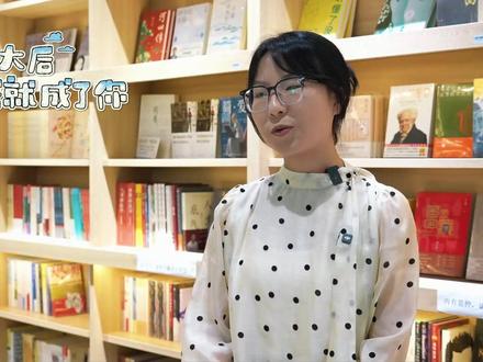 曾经,我是临沧市一中教室里奋笔疾书的学生;如今,我站上熟悉的讲台成为引路人。原来“长大后我就成了你”,是最浪漫的双向奔赴。(来源:临沧融媒 编辑:陈远杰 赵淑萍 杨再国 李斯琰 史敏珠)#长大后我就成了你温度临沧双向奔赴