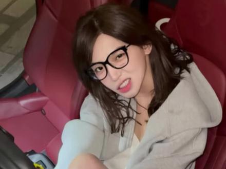 果然人在尴尬的时候会装做很忙。#CF老四 #偷心九月天 @白鲨老四 @偷心九月天