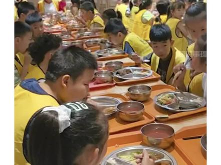 “交最贵的钱,吃最臭的肉”:托管班黑幕揭开,家长现场闻到馊味……#托管班