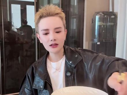 王小萌分享最近所遇 #友谊 #王小萌 #梵诗笛