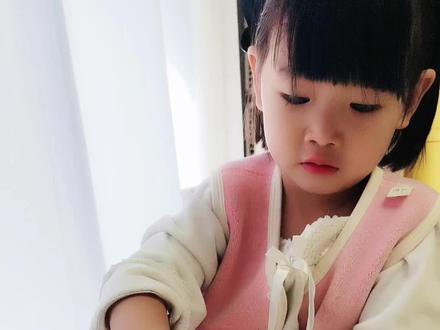 2岁艺术启蒙|用吹塑板拓印一副八骏图
带娃体验非遗拓印的魅力
0基础也可以玩哦~
#新年主题画 #新年创意美术 #幼儿园手工 #亲子手工 #幼儿园美术