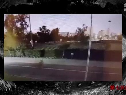 从办公室到公路,监控中出现那些诡异黑影到底是什么? 本期尝试真人配音,带大家沉浸式观察几段真实影像。我们从2017年的办公室监控讲起,重点分析那个被很多人忽略的透明影子。真相,往往藏在像素的死角里。
#悬疑惊悚 #监控下的一幕 #监控实拍 #灵异视频 #灵异事件