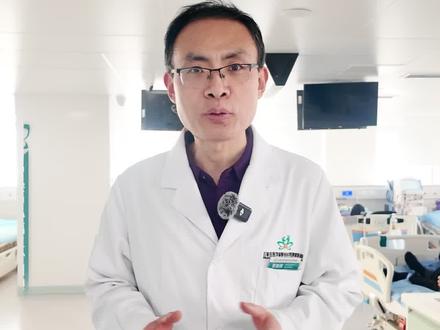 透析时停止超滤毒素还在清吗?
透析机里面有一个泵用来脱水,不脱水的时候,血液在透析器纤维丝里面流动,纤维丝外边还有透析液在流动,血液里的毒素浓度到会弥散到纤维丝膜外,通过透析液把毒素带走,所以不脱水时仍然在脱毒素,停止超滤不代表不脱毒。#脱水 #透析