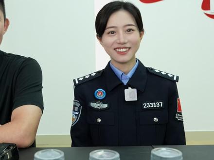 赌局有陷阱,诈骗藏套路,守好钱袋子! #反诈 #猜杯子游戏 #警花 #魔术 #挑战