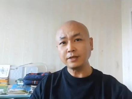 9万散户就这么被深套了...从大涨到ST居然只用了一周,这哪是什么突然爆雷啊,分明就是设计好的收割剧本!大股东精准减持,机构提前跑路,就留我们散户全程站岗!现在想想全是套路,大家一定要看清这种年报诱多的陷阱!#股民#股票 @DOU+小助手 @又见大泽