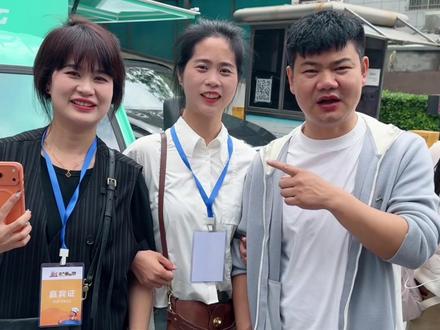 大家好我是小馒头以后请叫我脸皮厚,今天特别感谢三江锅的热情接待,祝三江锅的饼越画越大,大到全国各地,。@三江锅臻选
