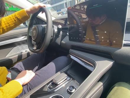 同事中最懂车,开过车最多的老司机,他对极氪001的评价