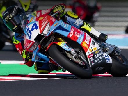 摔成垫底的64号,张雪成功的幕后王牌#张雪机车 #张雪 #wsbk #世界摩托车锦标赛