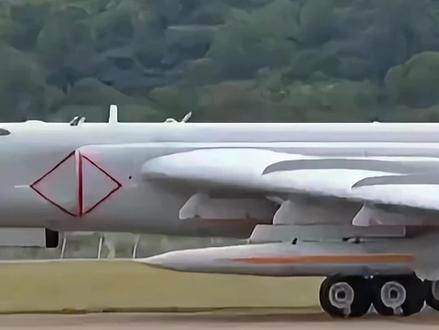 #轰6k 战略轰炸机。