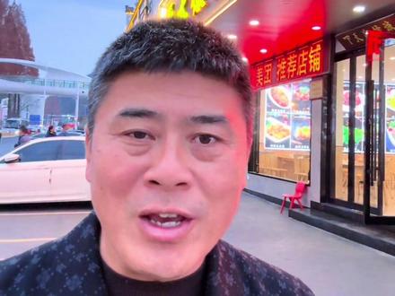 12月份黄山景区早上几点开门 12月份黄山景区换乘车几点开门,周一到周五7:10,周六周日6:10,黄山门票不需要按照预约时间段进去,黄山南大门停车哪里方便又实惠,推荐大家到厘米徽菜楼30元一天,行李寄存10元一件#黄山 #黄山南大门停车场 #厘米徽菜楼