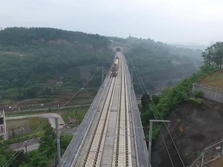 高铁钢轨磨损如何修复?“整形师”打磨车开过,一路火花四溅 #铁路 #交通强国铁路先行 #知识 #科普一下