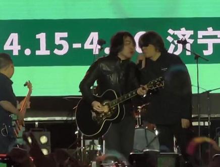 眼眶沸腾!!2023的狼叔 在劫难逃×同桌的你 无缝GET! ❤️🔥#新青年音乐节济宁泗水站 #老狼在劫难逃