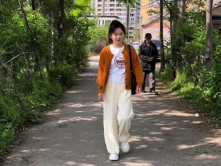 今天晚上同学聚会我发小说我前夫也会去,我特意买了一套礼服裙,今天晚上我要带我儿子一起去,真想看看前夫看到我儿子会怎么……