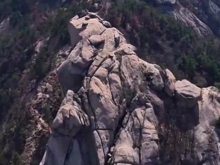 武汉周边“小华山”🔥免费野山徒步天花板
坐标:黄陂蔡店街道(鄂豫交界)
海拔:464.5米,笔架山/金鼓山别名
地貌:花岗岩巨石阵、悬崖绝壁、一线天
难度:⭐⭐⭐(手脚并用+绳索攀爬)
时长:此次环线约6km,6小时
#大顶山 #每周一山 #亲子户外 #武汉周边游 #带娃日常记录