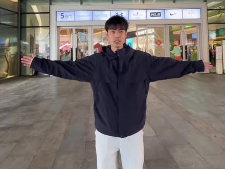 《挑战在商场找到订阅我的人并送粉丝崭新的card》 当我试图模仿野兽先生的挑战风格Respect@MrBeast #搞笑 #抽象 #野兽先生 #超能挑战赛 #dou斯卡2025