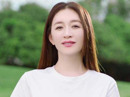 #叮咚!@李小冉的「凉」身定制 冰柔棉T,一件降温
开启盛夏凉感模式
接触即凉,清爽不闷热
夏日多场景穿搭
穿出轻盈好心情
#李小冉# #白小T# #好T恤当然白小T# #白小T冰柔棉#