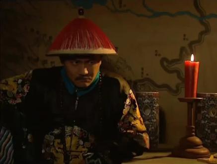 常务副皇帝十三爷即爱新觉罗·胤祥。以下是对他的一些评价: 一、忠肝义胆
胤祥对雍正皇帝忠心耿耿。在康熙末年的政治斗争中,他坚定地站在雍正一边,为其出谋划策、排忧解难。雍正即位后,胤祥更是全力以赴地辅佐,承担起诸多重要事务,从治理河工到整顿财政,无不兢兢业业,毫无怨言。他以自己的忠诚和奉献,成为雍正最为信赖的兄弟和臣子。
二、才识卓越
胤祥具有非凡的政治才能和领导能力。他在管理户部、治理水利等方面展现出卓越的智慧和决断力。他善于统筹规划,能够迅速理清复杂的事务,并提出切实可行的解决方案。同时,他也具备较高的文化素养,对诗词书画等也有一定的造诣。
三、勤勉务实
胤祥一生勤勉,不辞辛劳。他常常深入基层,了解百姓疾苦,为改善民生而努力。在处理政务时,他注重实际效果,不务空名,力求把每一件事情都做到最好。他的务实精神和敬业态度,为当时的朝廷树立了良好的榜样。
四、豁达大度
胤祥为人豁达大度,不斤斤计较个人得失。他在遭受康熙的冷落和圈禁后,并没有心怀怨恨,而是以更加积极的态度面对人生。在与其他官员相处时,他也能宽以待人,善于团结各方力量,共同为国家的繁荣稳定而努力。
总之,十三爷胤祥是一位忠肝义胆、才识卓越、勤勉务实、豁达大度的历史人物。他的品质和功绩,为后人所敬仰和传颂。#剧情 #剧情反转 #兄弟 #兄弟情