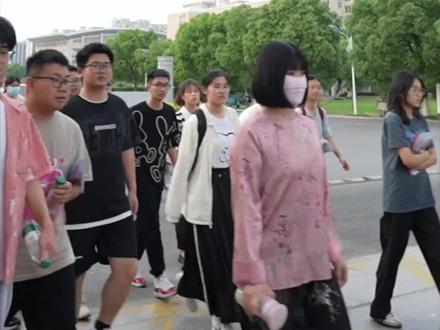 高考结束#2024高考结束了 听听他们怎么说(记者:汤忠伟俞露 编辑:汤忠伟 周宇)