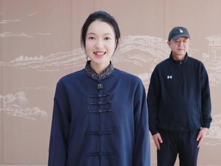 今天带着我父亲教大家一段居家锻炼小功法,一起练起来吧! #太极 #居家锻炼 #养生 #运动