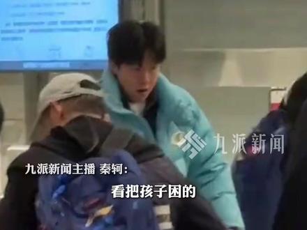 12月8日,国乒一大早赶飞机参加WTT香港总决赛,王楚钦、孙颖莎、王曼昱、林诗栋哈欠连连。赛事密集,连轴转的国乒队员们辛苦了!