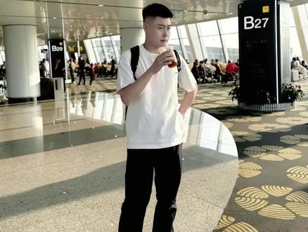 决胜局赵汝亮疯狂失误,却意外造出张堃鹏神奇杆法,强行带飞结束比赛#台球#张堃鹏#赵汝亮#一杆清台