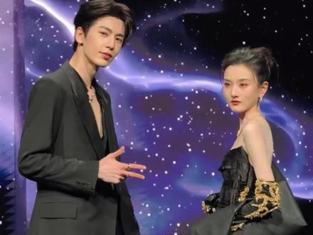 今天的微博之夜哪是红毯现场啊,明明是婚礼现场#张凌赫 #陈哲远 #陈都灵 #王安宇 #宋威龙